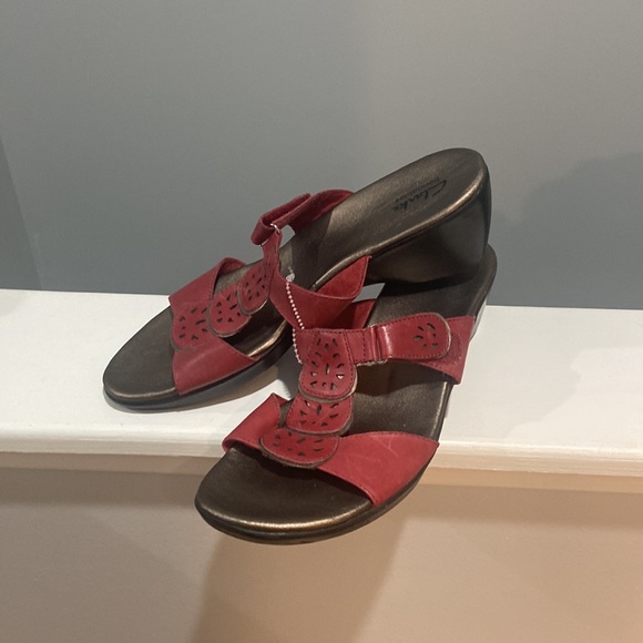 CLARKS Bendables Leather Wedge Sandals Red color Women's Size 10M inspect photos - Picture 10 of 15